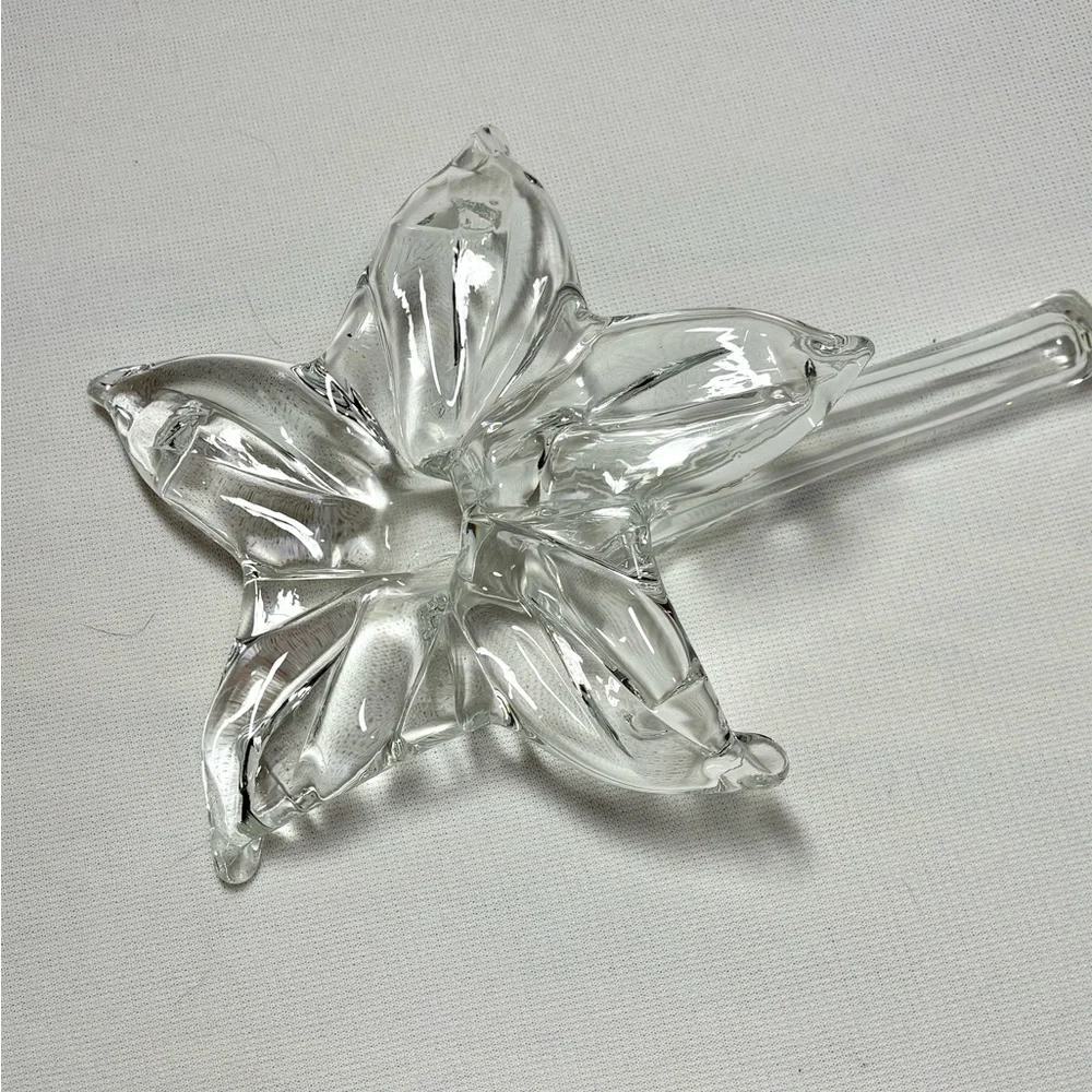 Lily Single Flower Bud Vase Blown Glass 7 inches This is a real Vintage Charmer